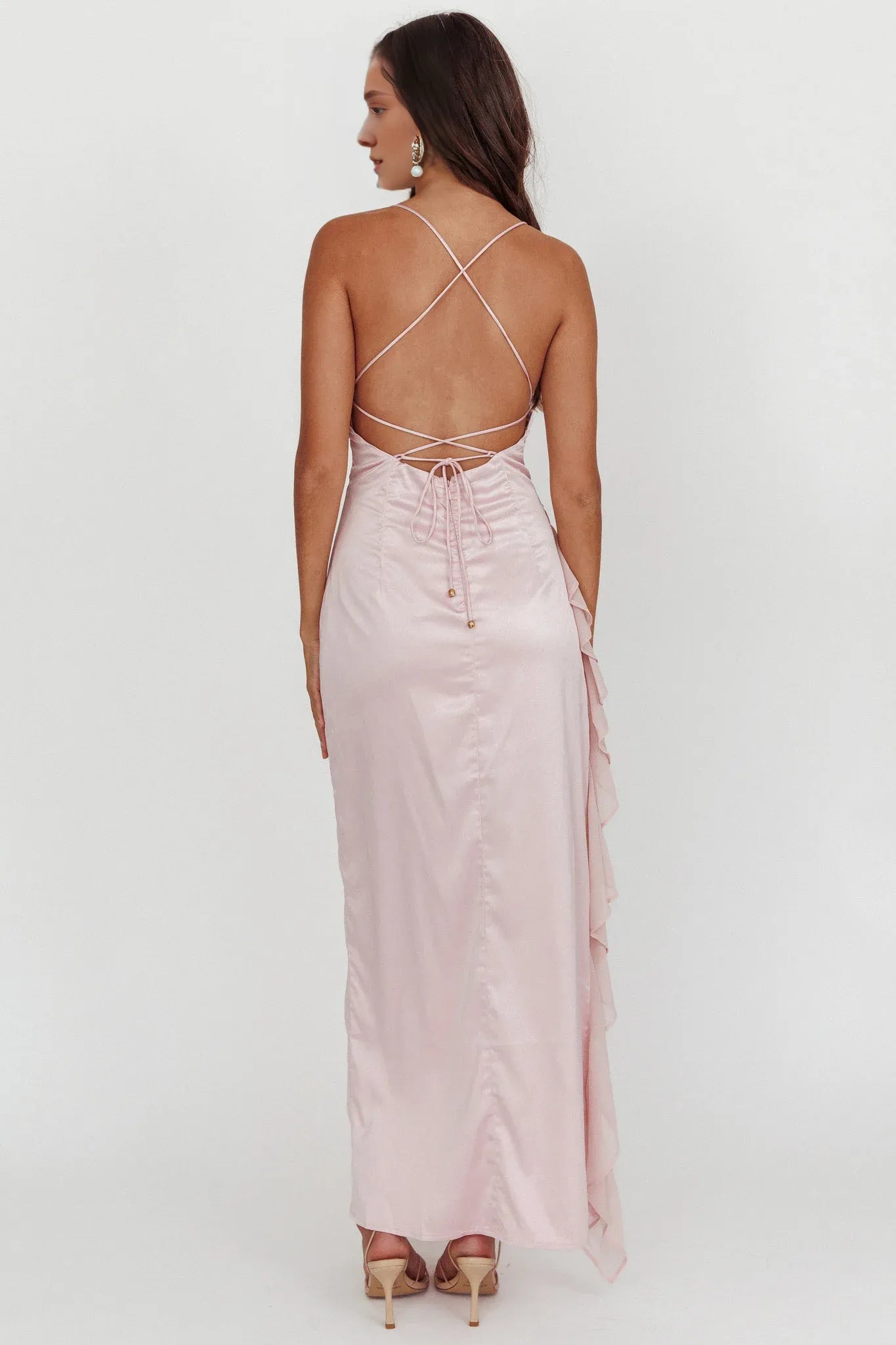 Vestido Weitese elegante, vestido largo de satén rosa pálido, escote cuadrado, tirantes finos, bajo asimétrico con volantes y corte ajustado.